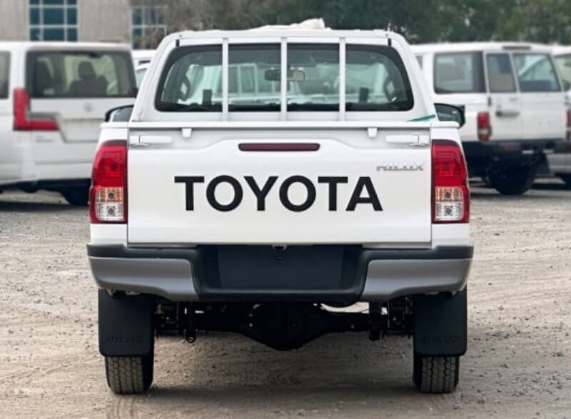 TOYOTA HILUX 2.4L Country TURBO ABS P.WIND, C.LOCK MT