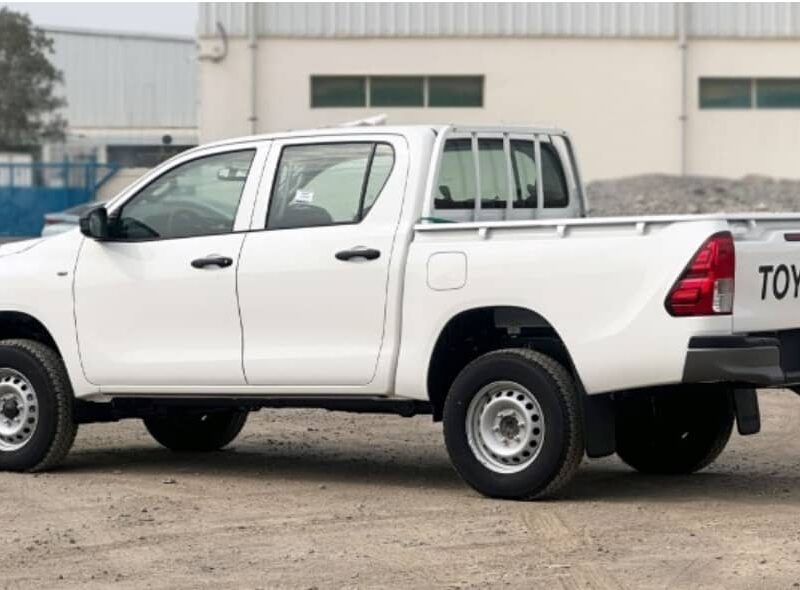 TOYOTA HILUX 2.4L Country TURBO ABS P.WIND, C.LOCK MT